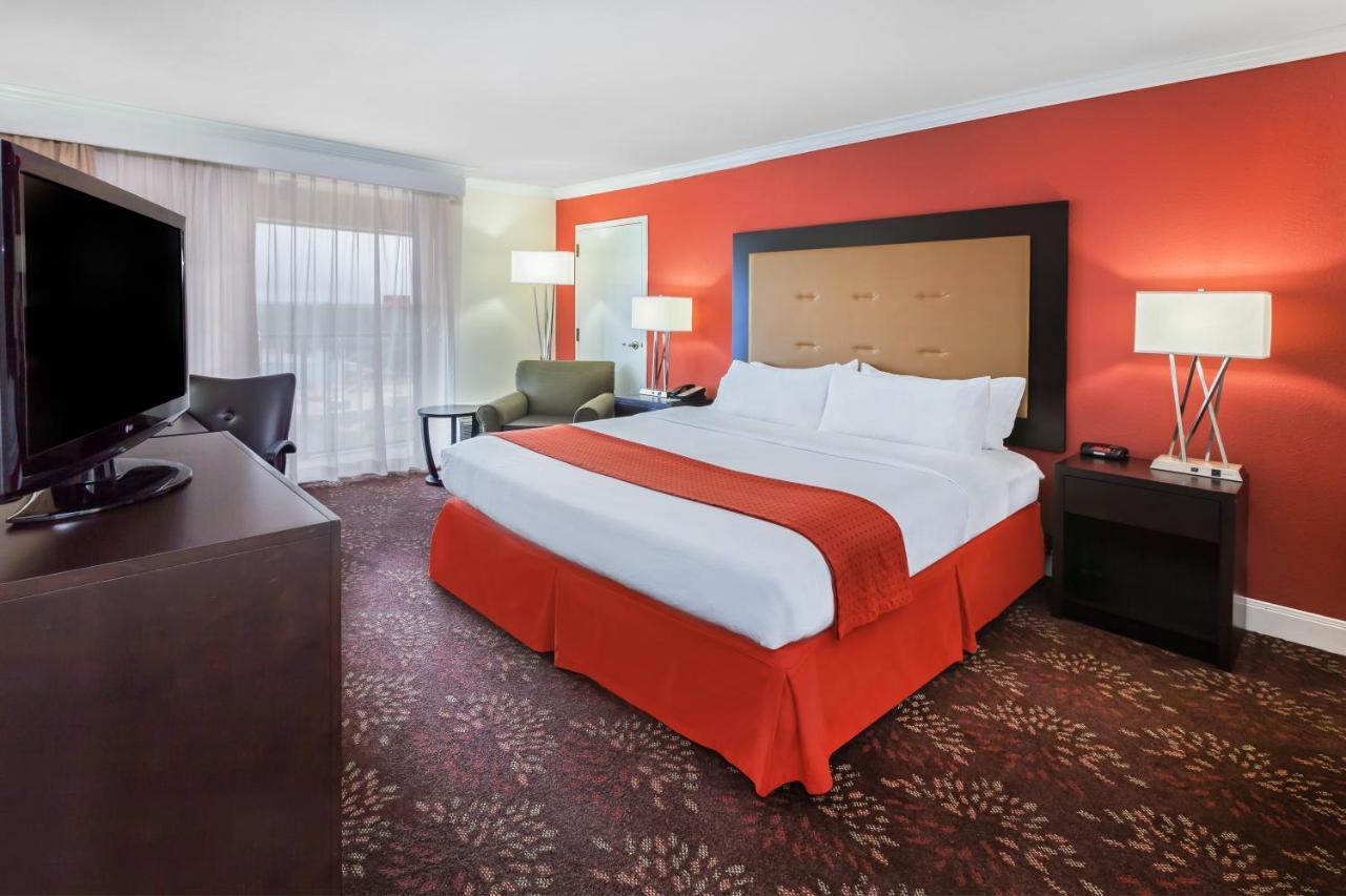 Holiday Inn Tyler - Conference Center By Ihg Bagian luar foto